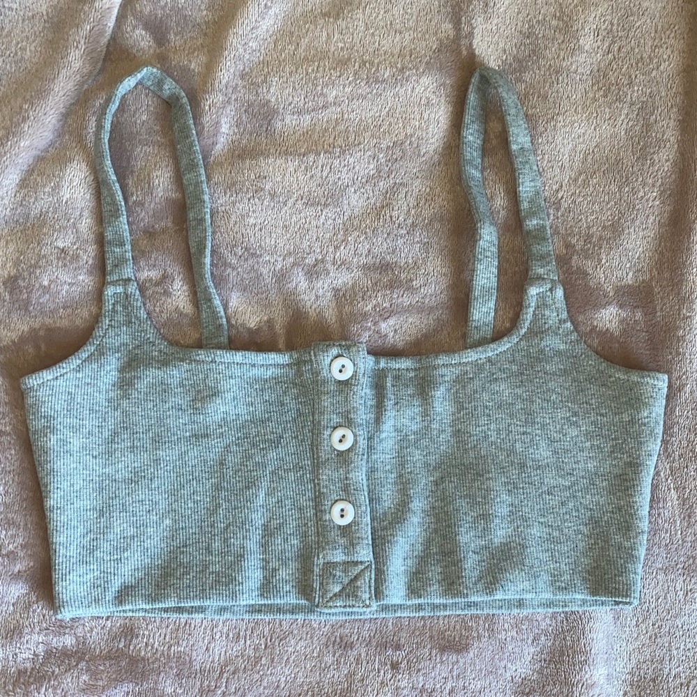 Button crop tank top